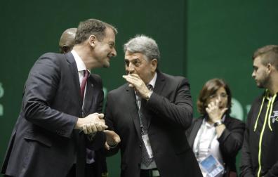 Xavier Cazaubon, presidente de la FIPV, y Julián García, pte. de la FEPelota, en el Mundial de Barcelona 2018