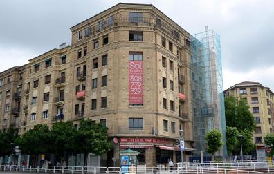 Ya han comenzado las obras de vaciado del interior del edificio Sol, junto a la plaza de los Fueros
