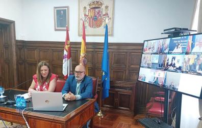 La delegada del Gobierno de Castilla y León, Virginia Barcones, y el subdelegado del Gobierno en Soria, Miguel Latorre, comparecen en rueda de prensa para informar del inicio de la jornada electoral
