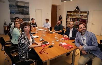 Representantes del PSN, Contigo Zurekin y Geroa Bai en una de las reuniones para la formación de Gobierno