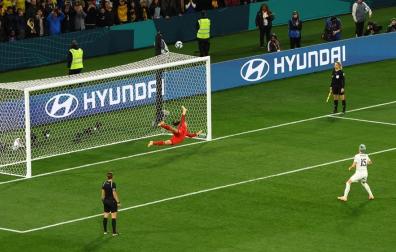 Megan Rapinoe falla su penalti