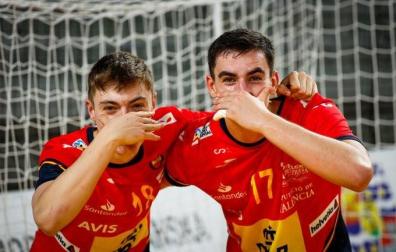 Xavier González y Iosu Arzoz, con la selección juvenil