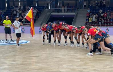 Las Guerreras juveniles, justo antes de arrancar la final en Bakú