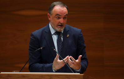 Javier Esparza durante el pleno de investidura de Chivite