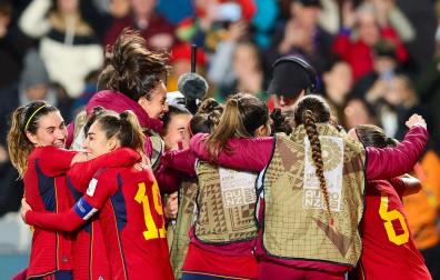 La selección celebra uno de los goles ante Suecia