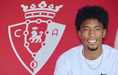El jugador colombiano de Osasuna, Johan Mojica, durante la entrevista concedidaeste martes en las instalaciones de Tajonar, previa al partido de la Conference League