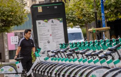 La suscripción mensual, por ejemplo, cuesta 15 euros al mes, a lo que habría que añadir el coste del viaje