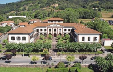 Panorámica del complejo que alberga la residencia Francisco Joaquín Iriarte, en Elizondo