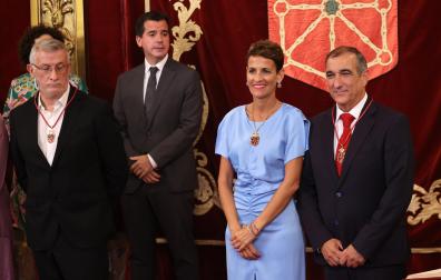 Óscar Chivite, a la derecha, junto a la presidenta María Chivite
