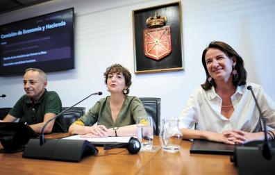 Sánchez de Muniáin (UPN), Aranburu (Geroa) y Royo (PP), la mesa de la comisión de Economía