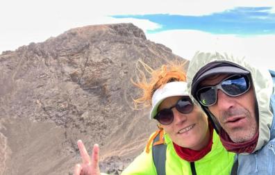 Riki López Callejas y Ana Gutiérrez Losa, en el monte Toubkal; es el pico más alto de Marruecos y está ubicado en la cordillera del Atlas, epicentro del seísmo