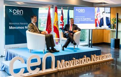 De izquierda a derecha, el embajador de Reino Unido en España, Hugh Elliott, y el presidente de la CEN, Juan Miguel Sucunza