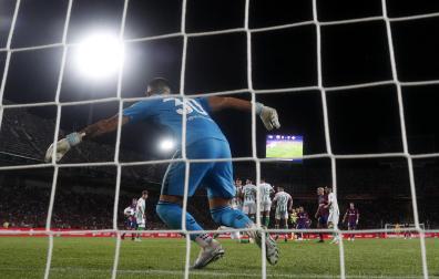 Imagen de un momento del partido entre el Barcelona y el Betis