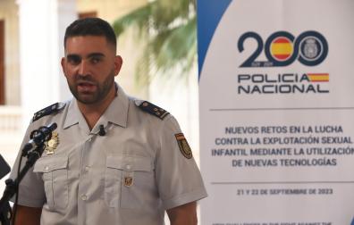 El Jefe del Grupo de Protección al Menor de la Unidad Central de Ciberdelincuencia, Javier Izquierdo de la Rosa, atiende a los medios de comunicación en relación a la investigación que se está llevando a cabo en la localidad de Almendralejo (Badajoz), a raíz de la publicación de fotografías de menores desnudas creadas o manipuladas con inteligencia artificial