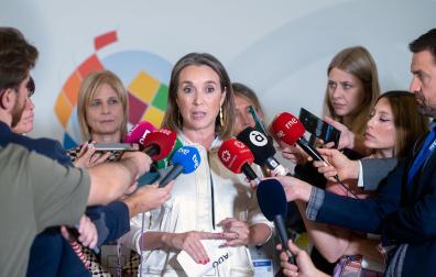 La portavoz del PP en el Congreso, Cuca Gamarra, atiende a los medios en el Congreso de la FEMP en el Palacio Municipal de Congresos de Madrid
