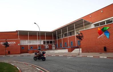 Exterior del colegio público Erreniega de Zizur Mayor, de modelo D