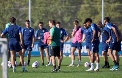 Jagoba Arrasate durante el entrenamiento de Osasuna en Tajonar esta semana