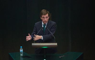 El alcalde de Madrid, José Luis Martínez-Almeida, interviene durante el Pleno del Ayuntamiento de Madrid