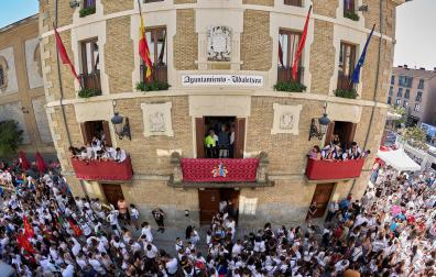 Fotos del cohete de fiestas de Villava. /