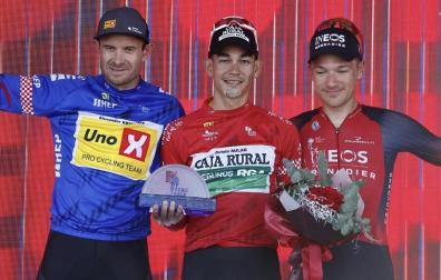 Aular, en el centro, con Kristoff y Hayter en el podio final del Tour de Croacia.