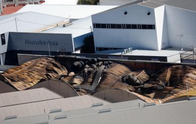 Vista del techo del Teatre, en la zona de ocio de Las Atalayas, donde ocurrió el incendio en Murcia