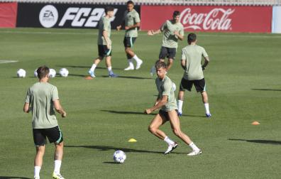 Entrenamiento del Atlético de Madrid, este martes, en la Ciudad Deportiva de Majadahonda