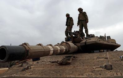 Soldados israelíes en la frontera con Gaza