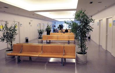 Interior del centro de consultas Príncipe de Viana, en el Hospital Universitario de Navarra