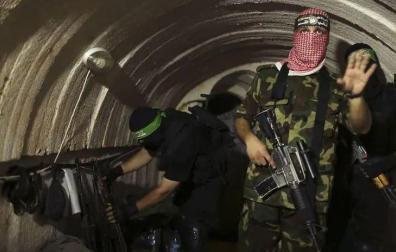 Imagen de archivo de los terroristas de Hamás en el interior de uno de los túneles clandestinos de Gaza