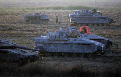 Tanques israelíes, en la frontera con Gaza
