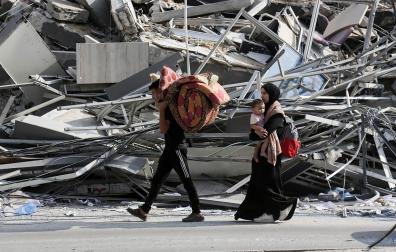 Palestinos desplazándose al sur de Gaza