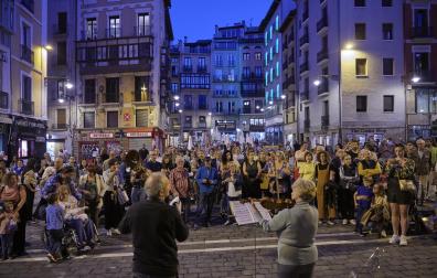Concentración del 15 de octubre de 2022 frente al Ayuntamiento de Pamplona, por el duelo perinatal.