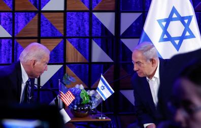 Joe Biden junto a Benjamin Netanyahu