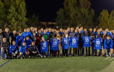 LA NUEVA CAMISETA. Con motivo del partido correspondiente a la primera eliminatoria de la Copa del Rey, el Valle de Egüés invitó a los patrocinadores y jugadores que militaron en el clubla temporada pasada en un acto que tuvo lugar el pasado lunes en Sarriguren donde presentaron la camiseta que lucirán esta tarde ante el Teruel.