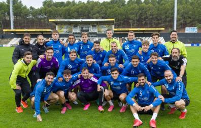 Los jugadores y el cuerpo técnico del Tudelano, listos para el partido de la Copa del Rey ante el Recreativo de Huelva