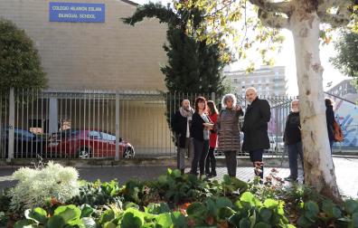 El consejero Aierdi junto a la alcaldesa de Burlada, Berta Arizkun, en la visita a la acción ejecutada bajo el Plan de Acción Climática para el Clima y la Energía Sostenible de la localidad
