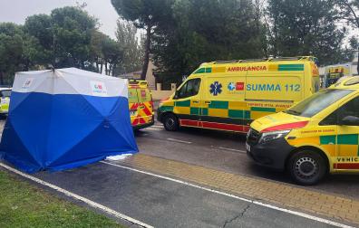 Varias ambulancias, en el lugar del suceso, la avenida Arcas del Agua de Getafe