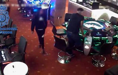 Una de las detenidas se dedicaba a vigilar a la víctima en el salón de juego