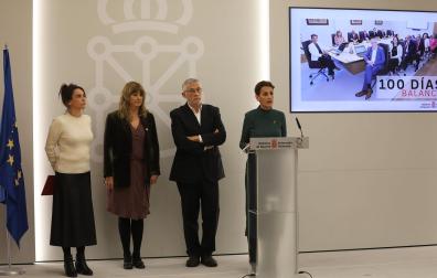 De izda. a dcha., Begoña Alfaro, Ana Ollo, Félix Taberna y María Chivite.