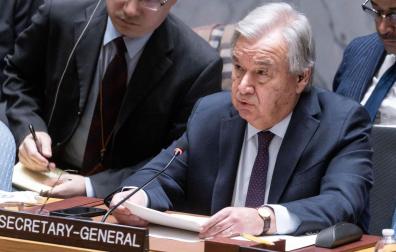 El secretario general de las Naciones Unidas, Antonio Guterres, se dirige al Consejo de Seguridad tras invocar el Artículo 99 de la Carta de las Naciones Unidas para abordar la crisis humanitaria en Gaza