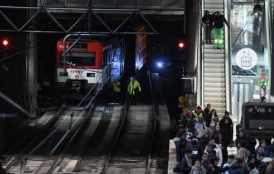 Imagen de un tren de cercanías entrando en la estación de Atocha