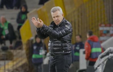 El técnico mexicano del Mallorca, Javier Aguirre, durante el encuentro correspondiente a la jornada 16 de primera división que Mallorca y Sevilla