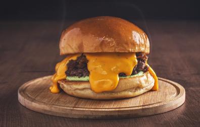 Hamburguesa con salsa cheddar