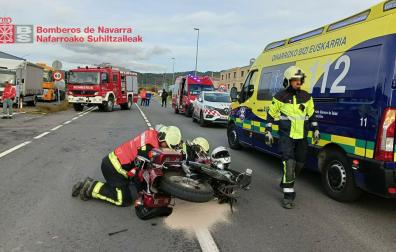 Bomberos y sanitarios, en el lugar del siniestro