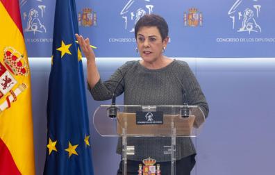 La portavoz de EH Bildu en el Congreso de los Diputados, Mertxe Aizpurua, ofrece una rueda de prensa previa a la reunión de la Junta de Portavoces