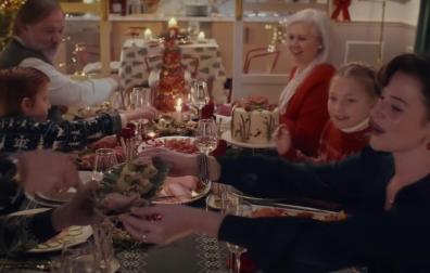 Una imagen del anuncio de Campofrío para la Navidad 2023 creado por una inteligencia artificial