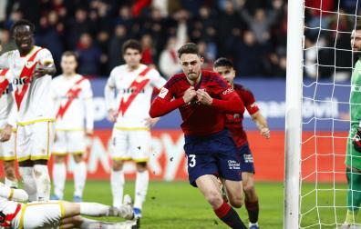 Raúl García de Haro celebra su gol marcado al Rayo Vallecano