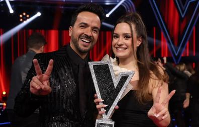 Luis Fonsi y Elsa Tortonda, ganadora de la La Voz 2023