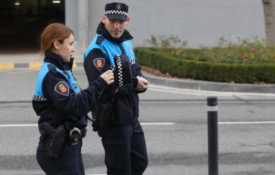 Dos agentes de la última promoción desvelan las apuestas realizadas y empeños alimentados hasta celebrar su ingreso en el cuerpo policial