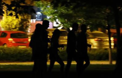 Jóvenes de fiesta en Pamplona